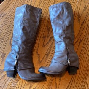 BOHO STYLE /FERGALICIOUS KNEE HIGH BOOTS BROWN ZIP